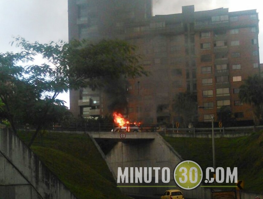 vehiculo aveo incendiado