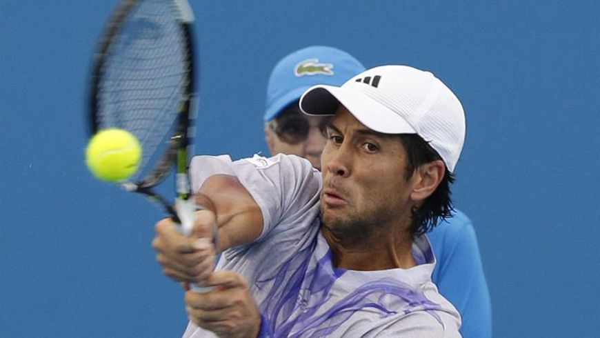 Verdasco sacó del camino a Nadal que no logra conseguir su nivel. EFE