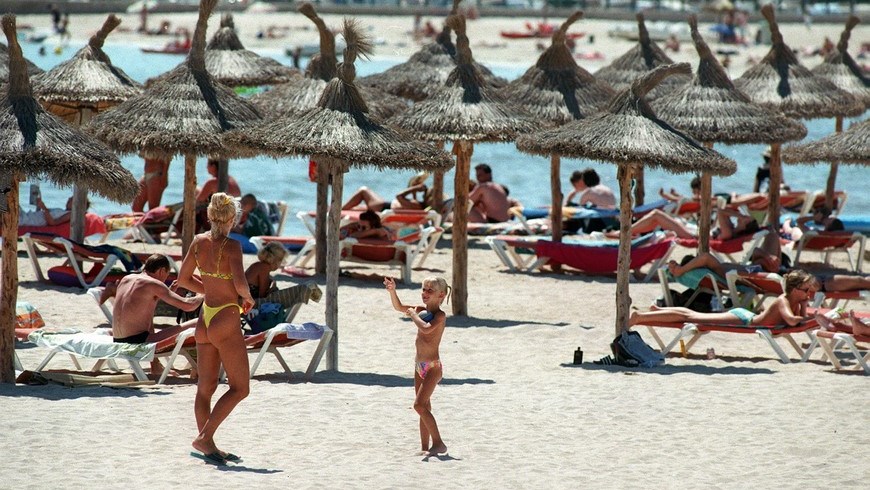 Vista de la Playa del Arenal. EFE/Archivo
