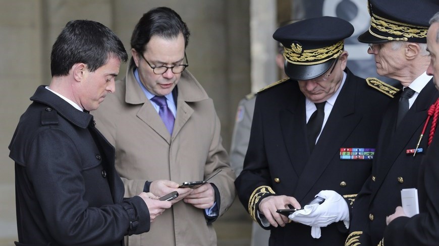 Autoridades francesas adelantan operativos de rescate.