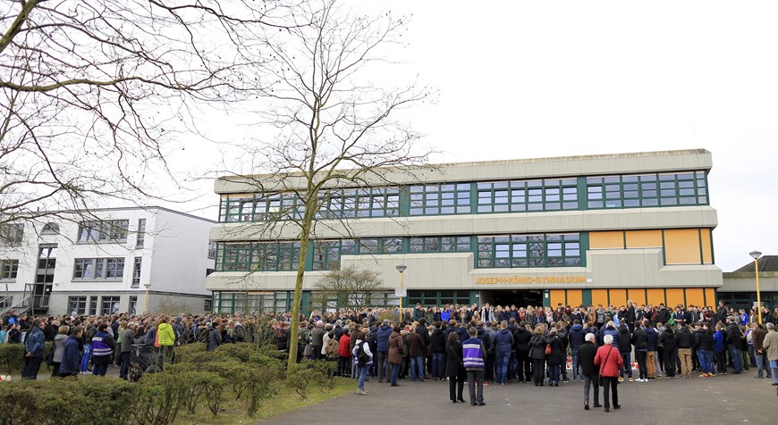 LOCALIDAD ALEMANA HALTERN AM SEE CONMOCIONADA TRAS PERDER 16 ESTUDIANTES Y 2 PROFESORAS EN EL ACCIDENTE DE LOS ALPES