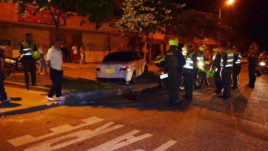 EN FOTOS: Robo de BMW terminó en persecución de película 9 BMW (red1) (Copiar)