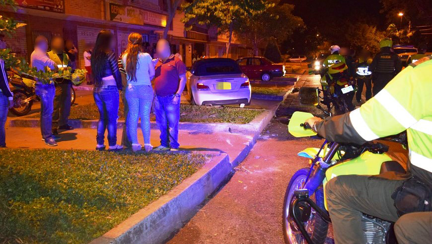 EN FOTOS: Robo de BMW terminó en persecución de película 10 BMW (red4) (Copiar)