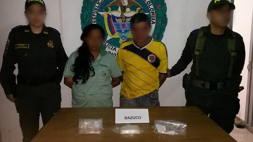 5 capturas en el municipio de Santuario a expendedores de bazuco 2 Alias "El Viejo" y alias "Fati" capturados en Santuario. Cortesía Policía Antioquia.