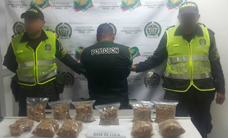 Le incautaron 12 kilos de base de coca que tenía camuflados en las llantas de una moto 2 Foto: Policía Antioquia