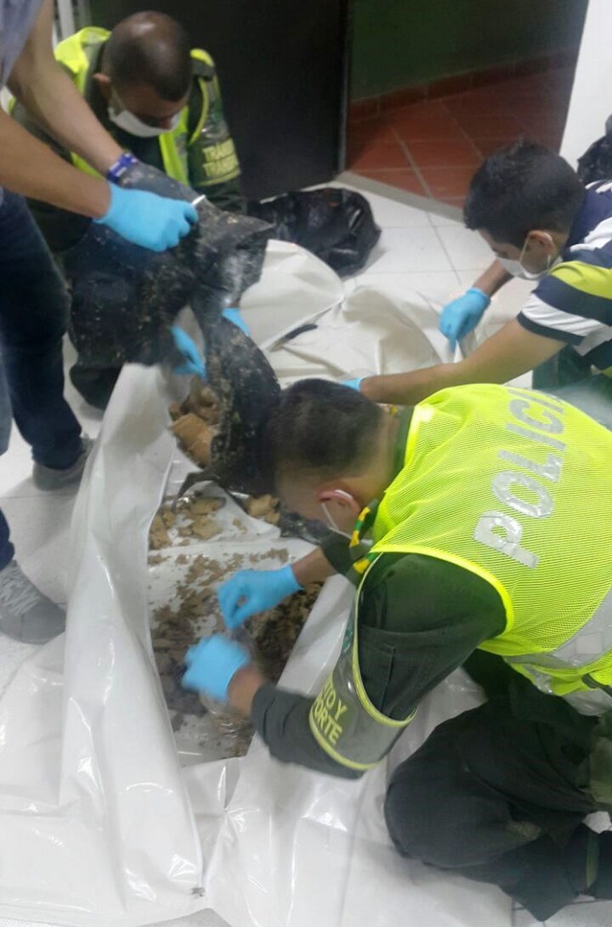 Le incautaron 12 kilos de base de coca que tenía camuflados en las llantas de una moto 4 Foto: Policía Antioquia