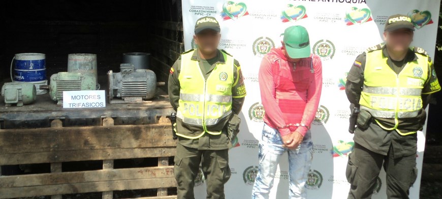 Lo cogieron con cinco motores robados en Puerto Triunfo 2 Foto: Policía Metropolitana