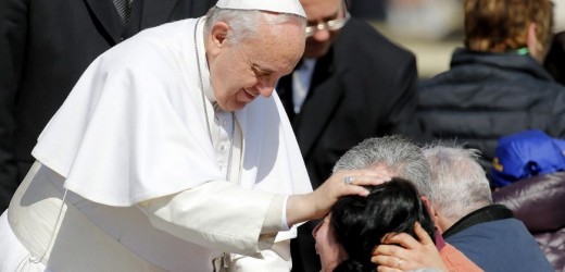 El papa condena todos los actos contra la paz y reza por las víctimas de Túnez