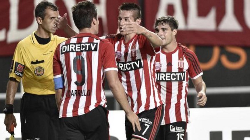 Con un solitario gol de Guido Carrillo a los 79, el equipo argentino logró su segundo triunfo como local que le permite quedar transitoriamente como líder de la zona con siete puntos, mismos que su rival. EFE