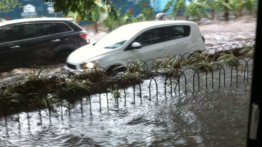 Inundación en la avenida El Poblado.
