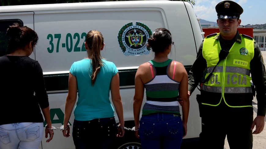 La Policía capturó a cuatro cubanos con cédulas colombianas falsas en el Olaya Herrera 4 MIGRANTES ILEGALES EN MEDELLÍN (2)