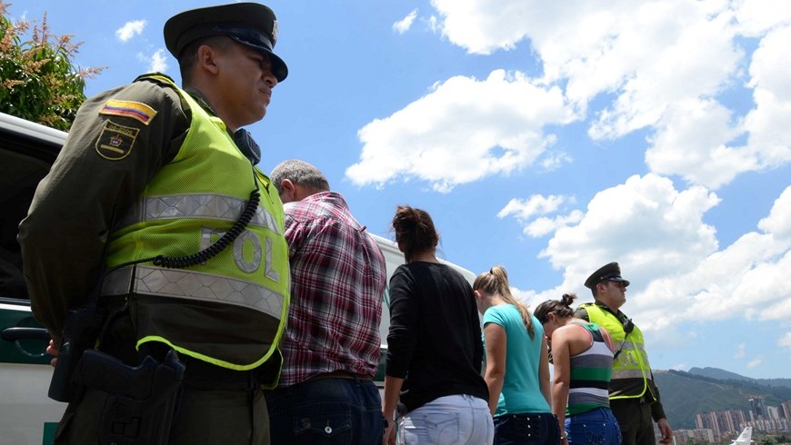 La Policía capturó a cuatro cubanos con cédulas colombianas falsas en el Olaya Herrera 1 MIGRANTES ILEGALES EN MEDELL%C3%8DN 4