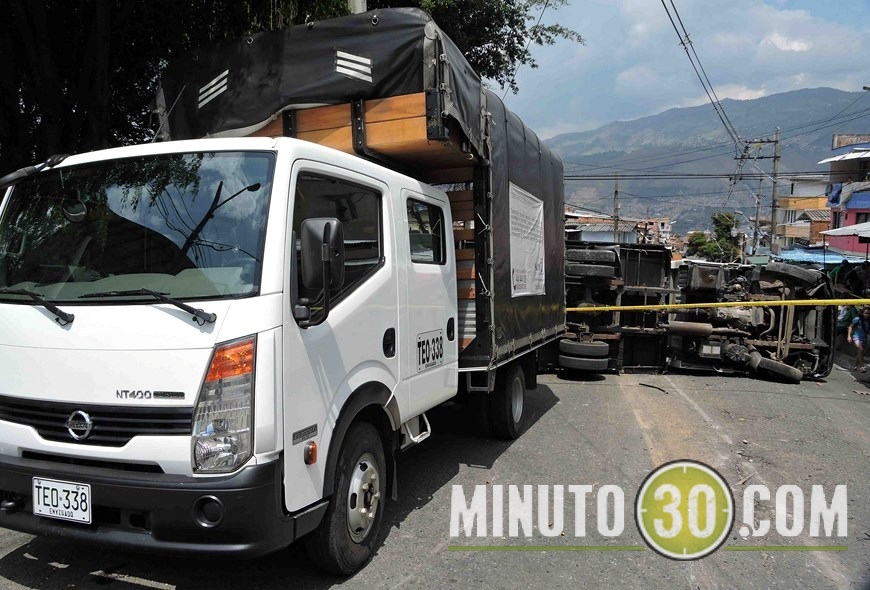 SE VOLCÓ CAMIÓN ROBADO (4)