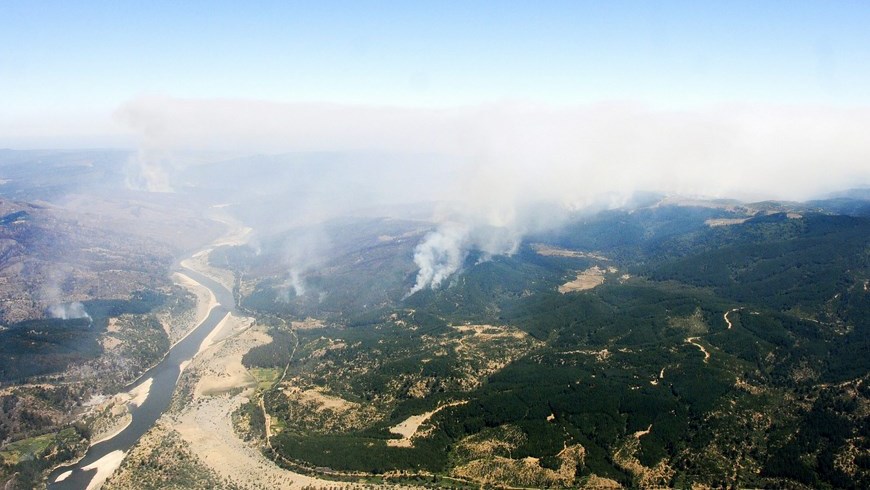 incendio en el sur de Chile quema 3.300 hectáreas y se expande a un parque nacional