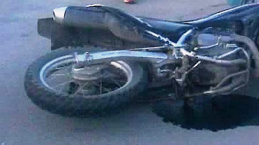 De acuerdo con la información de la Secretaría de Movilidad, el conductor de la moto está en grave estado de salud.