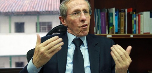 El senador Antonio Navarro Wolff