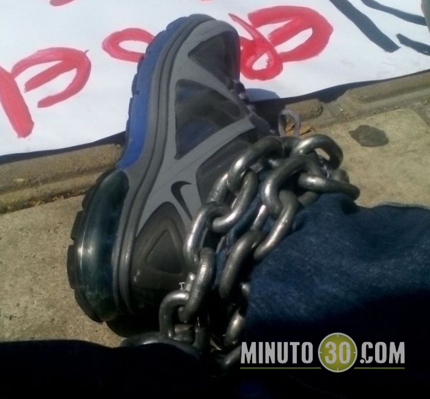 protesta viviendas estafa itagui (10) - encadenado