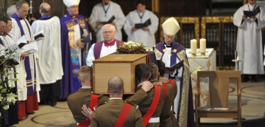 Después de medio milenio de su muerte, un monarca recibe sepultura