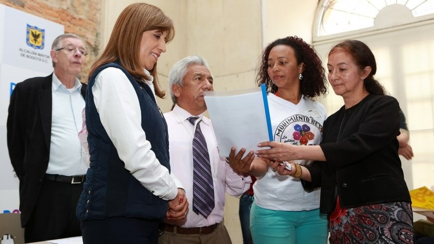 Entrega de la consulta popular antitaurina en Bogotá.