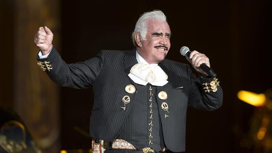 Vicente Fernández fue sometido a una cirugía de urgencia debido a una hernia ventral. EFE