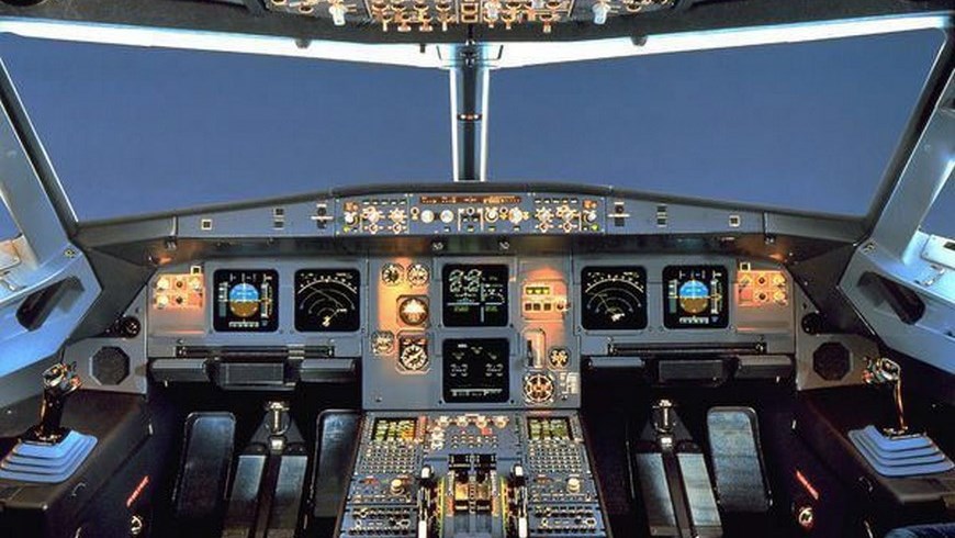 Fotografía facilitada por la compañía Airbus que muestra la cabina de un A320. EFE/Archivo