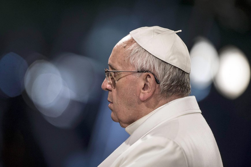 El papa Francisco llegó hoy al Coliseo de Roma para presidir el tradicional Via Crucis de Viernes Santo, que este año estará protagonizado por enfermos, varias familias y personas procedentes de zonas de conflicto. EFE