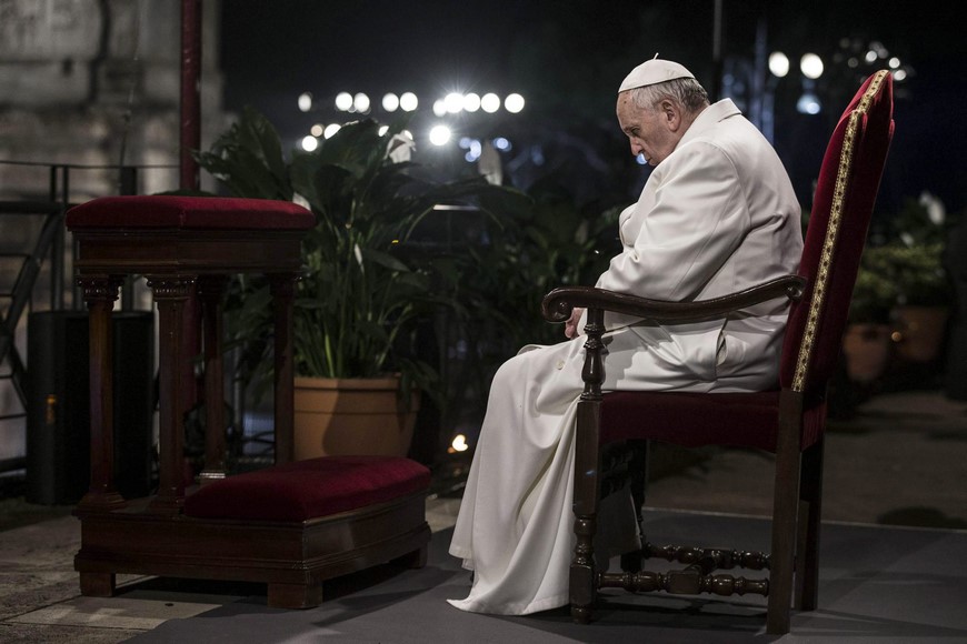 El papa Francisco preside el Via Crucis. EFE