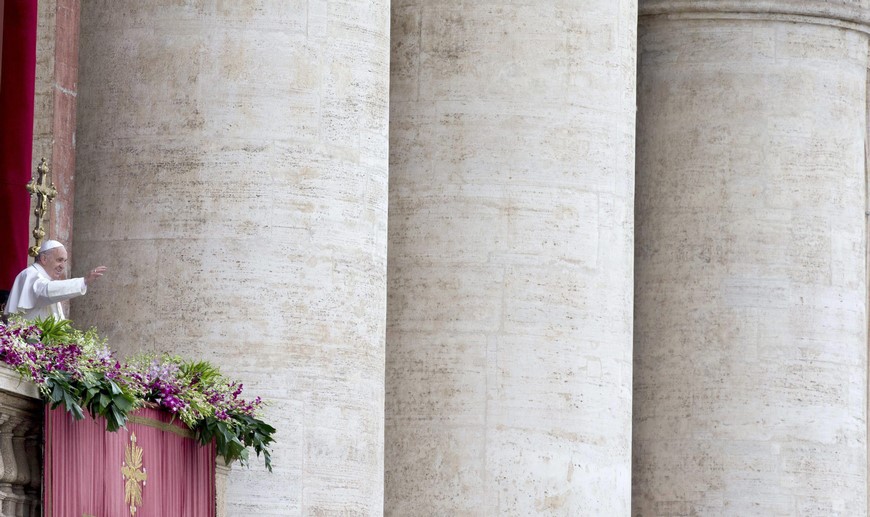 El Papa Francisco, hoy en la Misa de Domingo de Resurreción, en la basílica de San Pedro. EFE