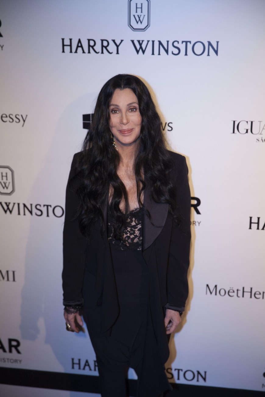 La cantante estadounidense Cher posa a su llegada a la gala "Inspiration" promovida por la Fundación Americana para la Investigación contra el Sida (amfAR) en Sao Paulo (Brasil). EFE
