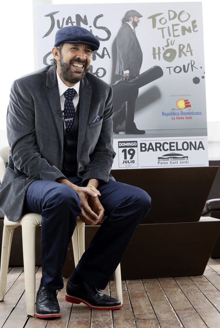 El cantautor dominicano Juan Luis Guerra posa hoy durante la rueda de prensa que ofreció en un hotel de Madrid, para presentar sus próximos conciertos en España. EFE