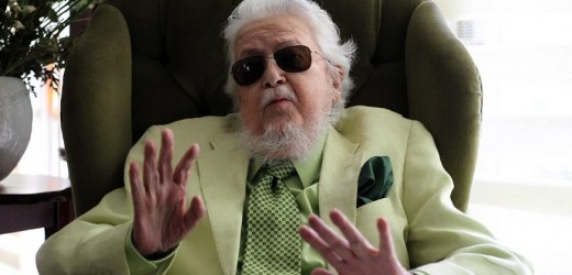 Un hombre de 80 años que ha sufrido varios infartos cerebrales escribe la historia de las religiones