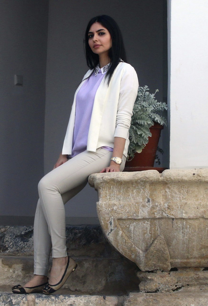 La directora de Proyectos de la Fundación de Arte Árabe e Islámico Art Jameel, Dalya Yousuf, hoy en la entrevista con Efe en la Casa Árabe, en Córdoba (España). EFE