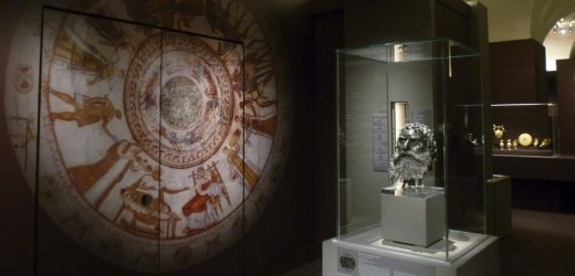 En la época de la antigüa Grecia existía un mundo cercano que el Museo de Louvre presenta