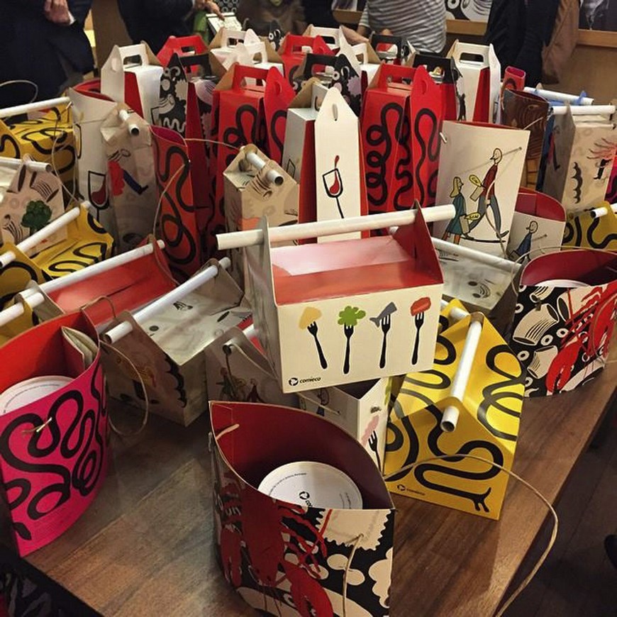 Fotografía facilitada por "La Kasa dei libri" de las "doggy bag", literalmente la bolsa para el perro, que se piden en los restaurantes para llevarse la comida que no se haya consumido. EFE