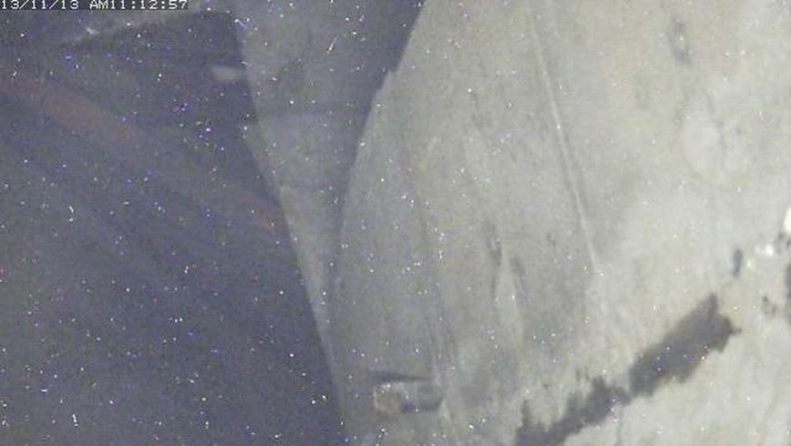 Imagen de fugas de agua provenientes de la vasija del reactor 1, uno de los más afectados por el tsunami de 2011. EFE/Archivo