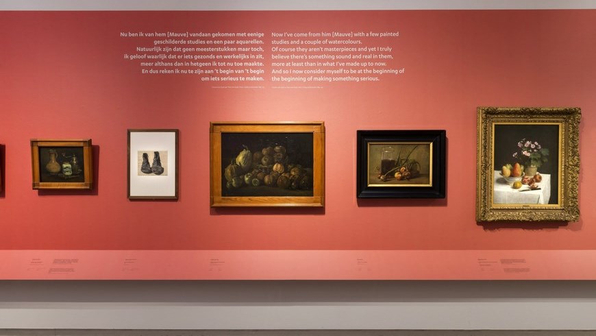 ¡Aspecto de la exposición 'Van Gogh & co' que puede visitarse en el Museo Kröller-Müller en Otterlo (Holanda) hasta el próximo 27 de septiembre, un proyecto expositivo que interrelaciona obras reconocidas del pintor como los "Comedores de patatas", "El sembrador" o "Terraza de café por la noche" con otras obras maestras de la colección del museo. EFE