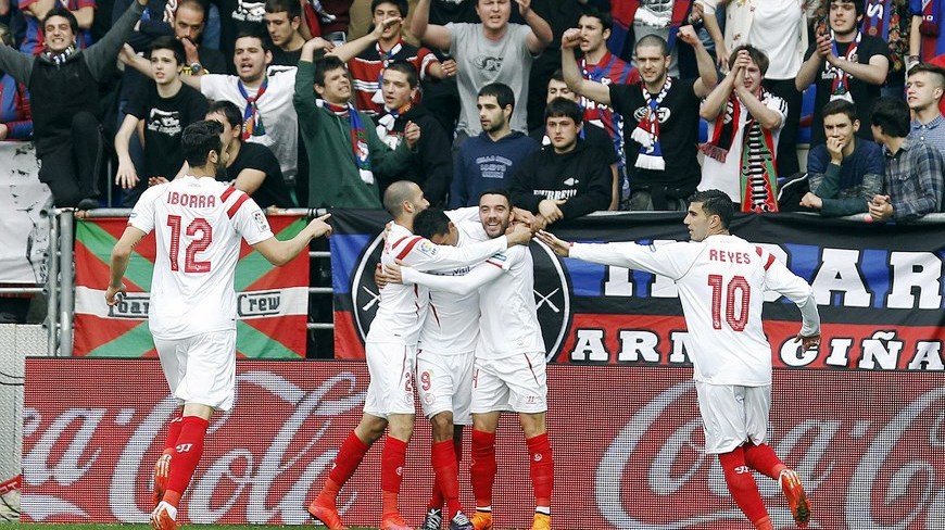 carlos bacca celebra con sevilla
