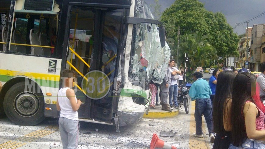 ACCIDENTE VOLQUETA - METROPLÚS (4)