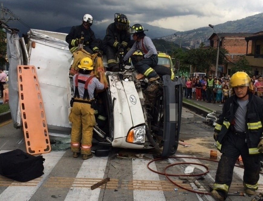 ACCIDENTE VOLQUETA - METROPLÚS (6)