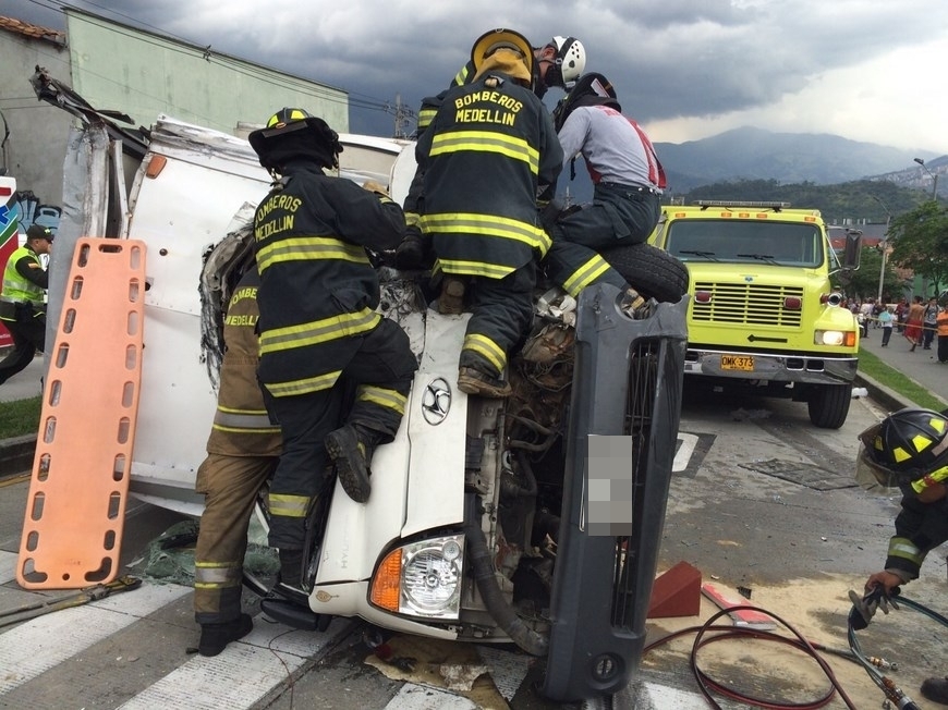 ACCIDENTE VOLQUETA - METROPLÚS (7)