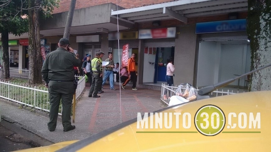 ATRACO EN WESTERN (2)