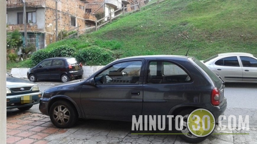 CARROS PARQUEADOS EN ARANJUEZ (2)