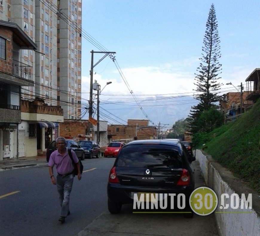 CARROS PARQUEADOS EN ARANJUEZ (3)