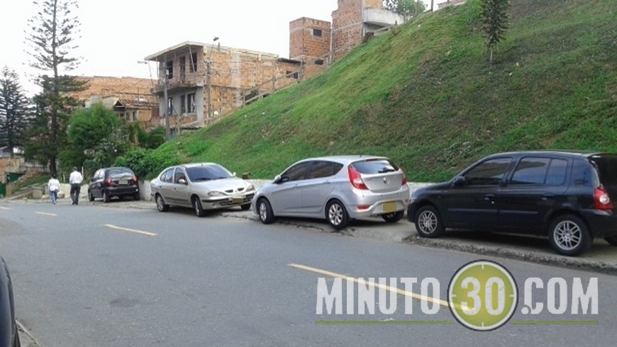 CARROS PARQUEADOS EN ARANJUEZ (4)