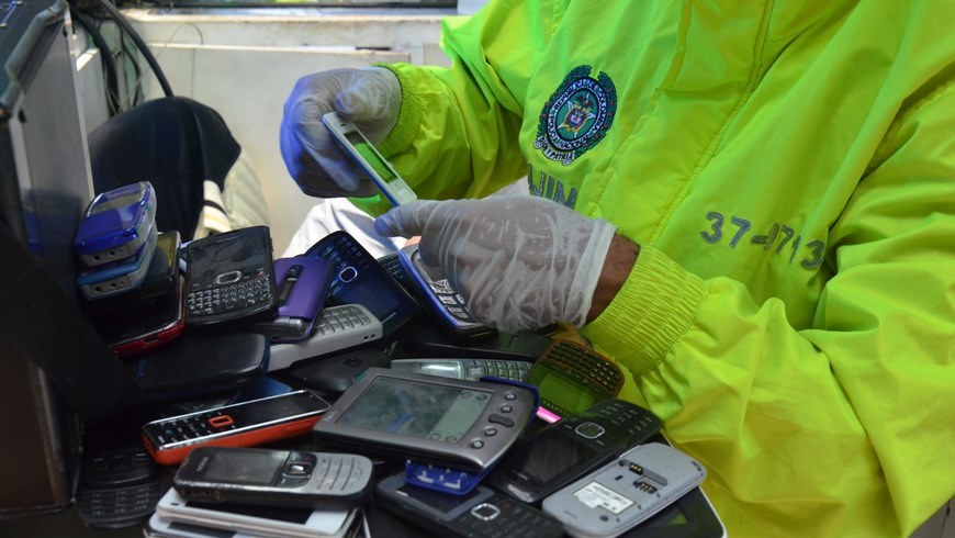 EN FOTOS: 8 personas capturadas en centro comercial por vender celulares de dudosa procedencia 1 Celulares 4 Copiar