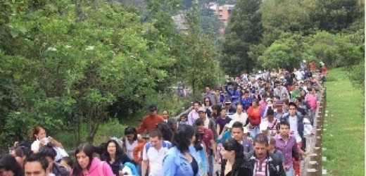 Peregrinos abarrotan en Bogotá el Santuario de Monserrate