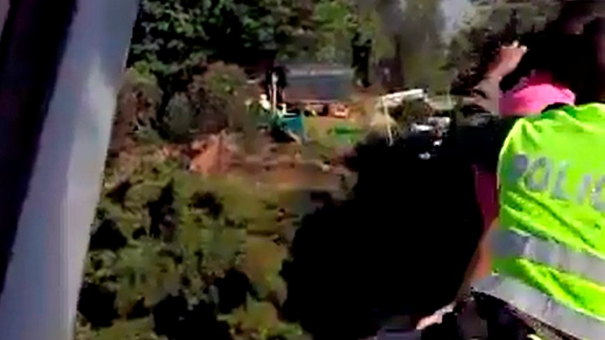 EVITARON QUE SE TIRARA DE UN PUENTE (3)