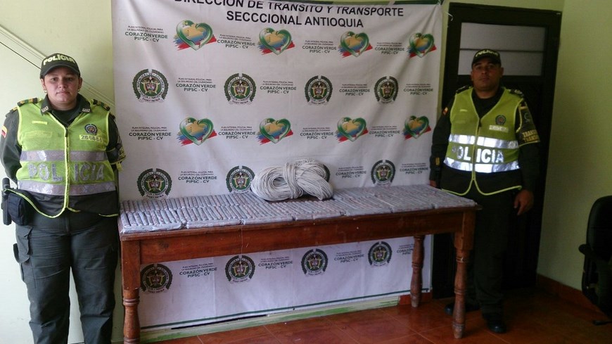 Incautadas 154 barras de explosivos que eran transportadas en un bus 2 Foto: Policía Antioquia.
