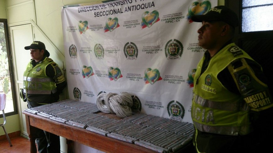 Incautadas 154 barras de explosivos que eran transportadas en un bus 3 Foto: Policía Antioquia.