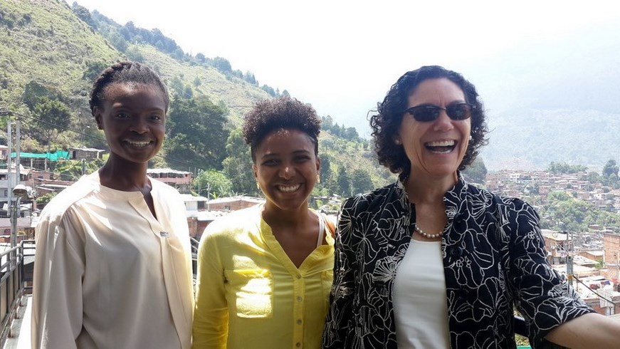 De izq. a der, Adria Armbrister, Especialista de la División de Género y Diversidad del BID; Johana Acosta, Consultora para el BID Colombia; Gabriela Vega, Especialista Principal en Desarrollo Social de la División de Género y Diversidad del BID.